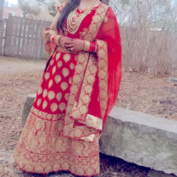 Red bridal lehanga - Picture 4 of 4